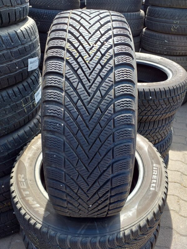 Pirelli Cinturato Winter 205/55 R 16 91 H | téli   DOT1818 6.4 mm