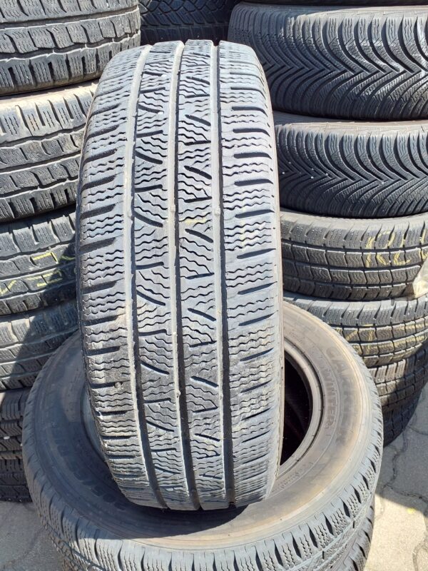 Pirelli Carrier Winter 205/65 R 16 C 107/105 T | téli   DOT4520 6.7 mm