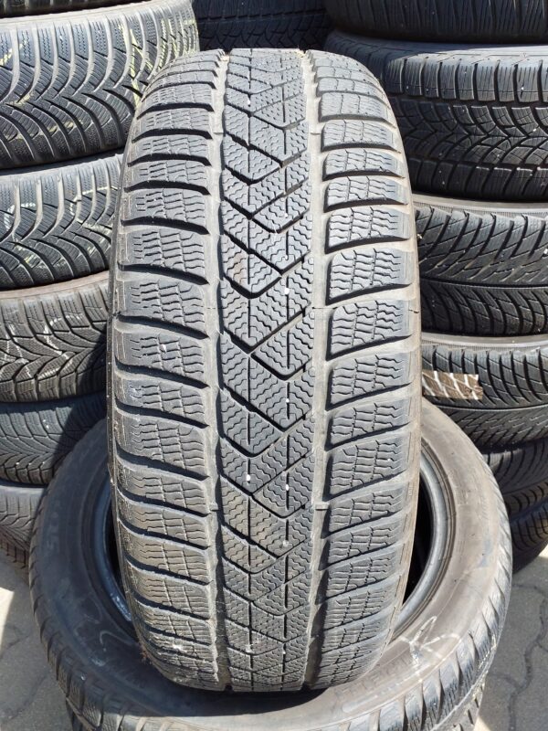 Pirelli SottoZero 3 215/50 R 18 92 V | téli   DOT2420 6.3 mm