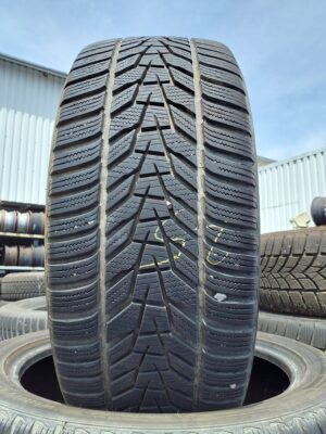 Hankook W330 245/45 R 19 102 V | téli   DOT3320 6 mm