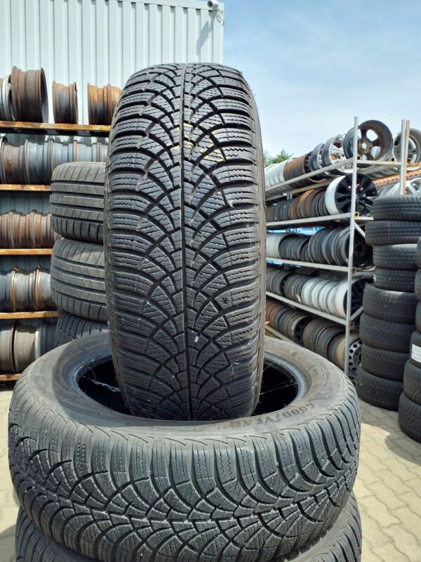 Goodyear UG9 + 185/55 R 15 82 T | téli   DOT2219 6.5 mm