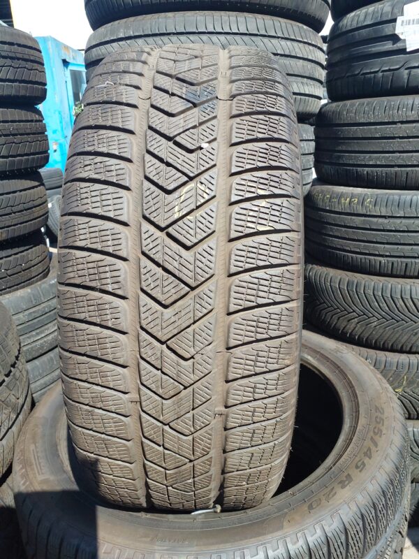 Pirelli Scorpion Winter 255/45 R 20 105 V | téli   DOT0222 6.1 mm