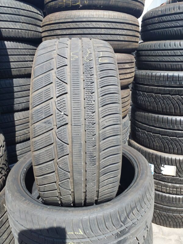 Leao Winter Defender UHP 255/35 R 20 97 V | téli   DOT2222 5.6 mm