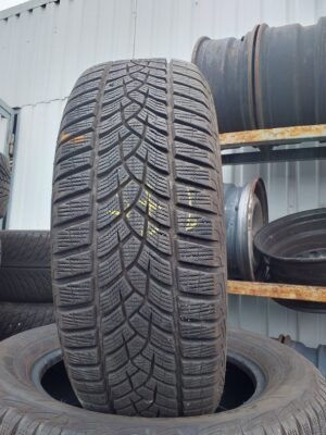 Goodyear UG Performance + 215/60 R 16 99 H | téli   DOT3421 7 mm
