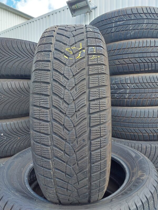 Goodyear UG Performance + suv 215/65 R 17 103 V | téli   DOT1723 5.2 mm
