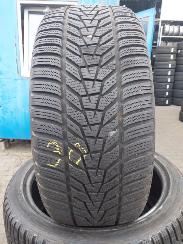 Hankook W330 245/40 R 19 98 V | téli   DOT3222