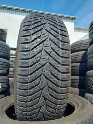 Yokohama BluEarth Winter V905 215/55 R 17 98 V | téli   DOT2719 5.5 mm