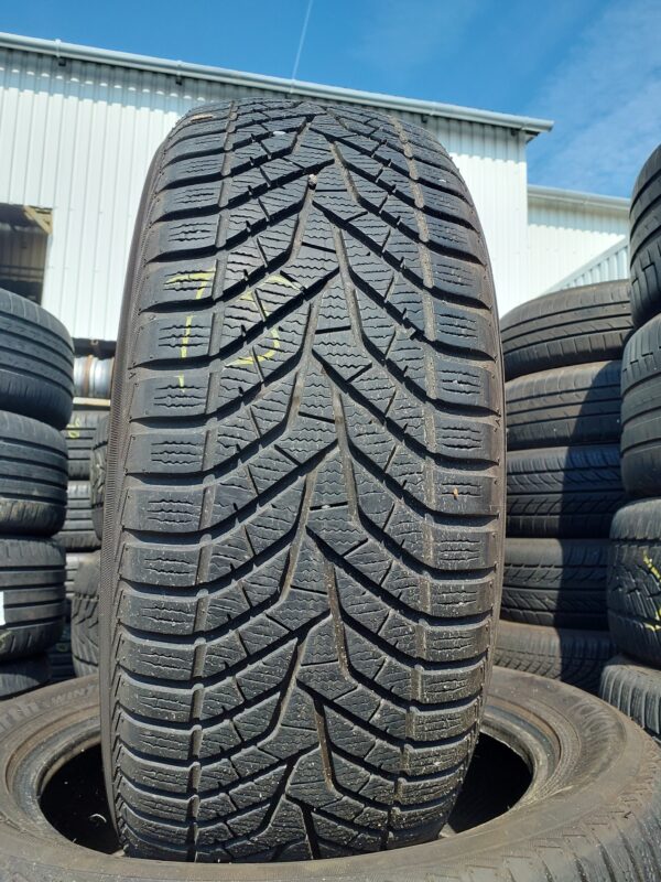 Yokohama BluEarth Winter V905 215/55 R 17 98 V | téli   DOT2719 5.5 mm