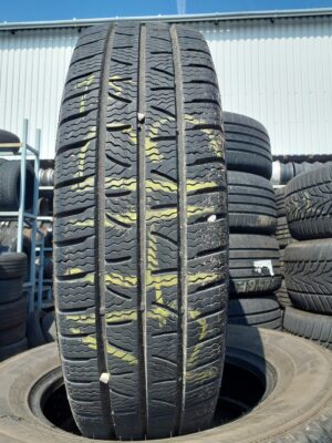 Pirelli Carrier Winter 205/75 R 16 C 110/108 R | téli   DOT3220 5.7 mm