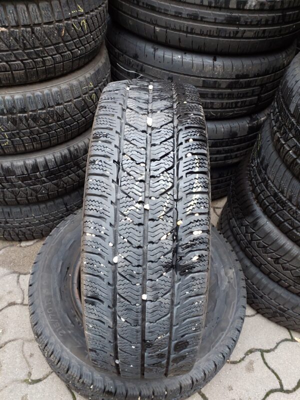 Uniroyal Snow Max 3 215/70 R 15  C 109/107 R | téli   DOT2521 7.1 mm