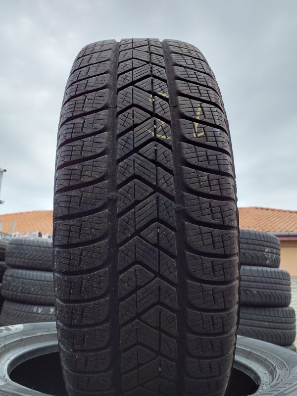 Pirelli Scorpion Winter 215/60 R 17 100 V | téli   DOT2822 5.3 mm